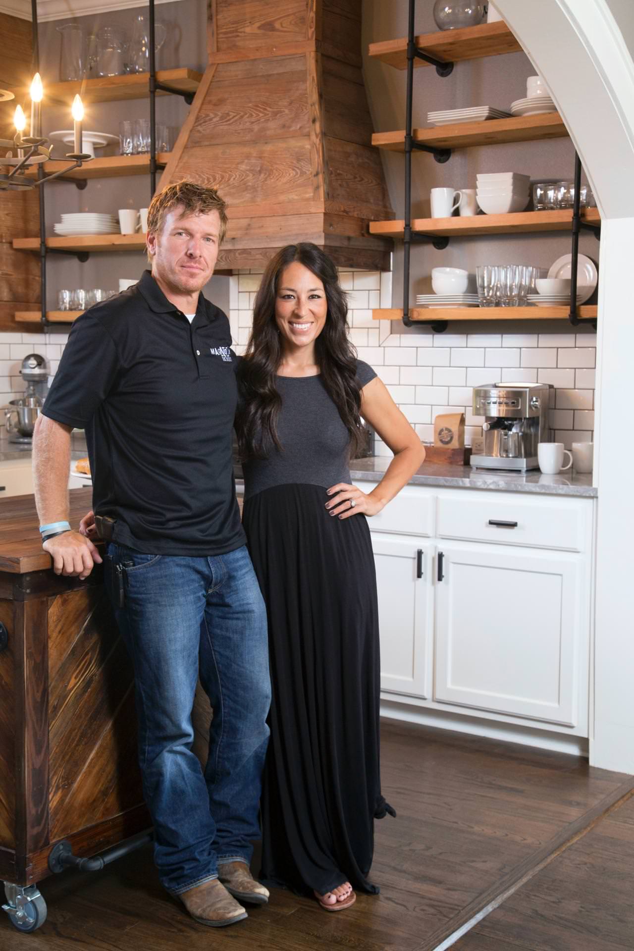 HGTV, Fixer upper, Chip Gaines, Joanna Gaines, home design, home style, modern home, open shelving, kitchen, organizer, professional organizer