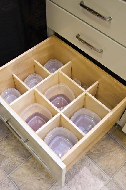 tupperware drawer, organized kitchen, kitchen organization, home decor, diy, food storage, glass food storage, glass bins