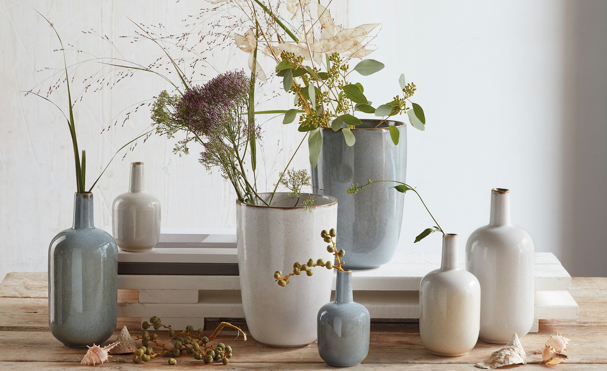 HOME DÉCOR IDEAS WITH VASES AND VESSELS - HYGGE CAVE