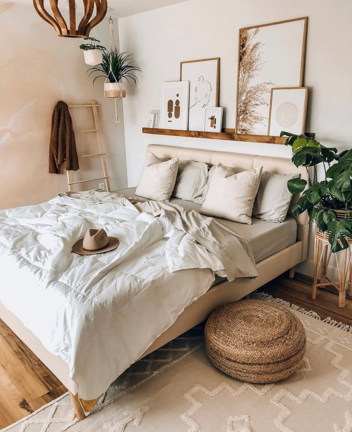 HOW TO MAKE YOUR BEDROOM COZIER FOR THE HOLIDAYS - hygge cave