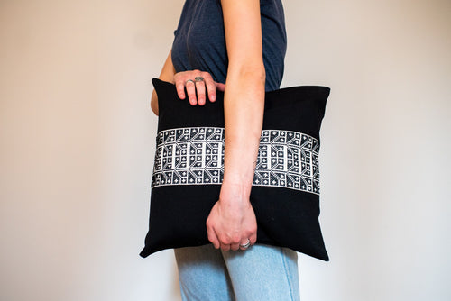 THE CARNATION PILLOW IN BLACK