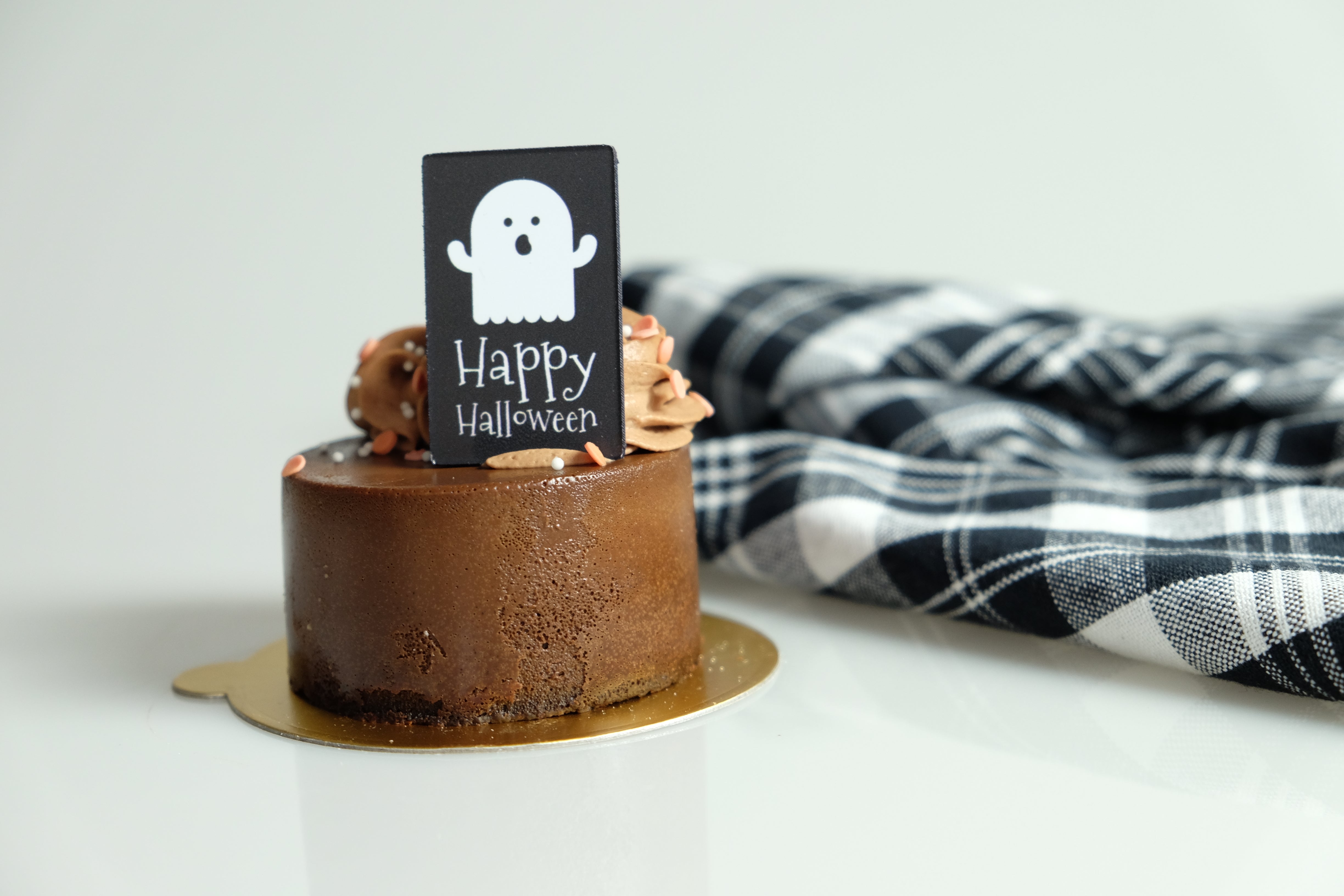 La bete noire (flourless chocolate cake) with halloween decor