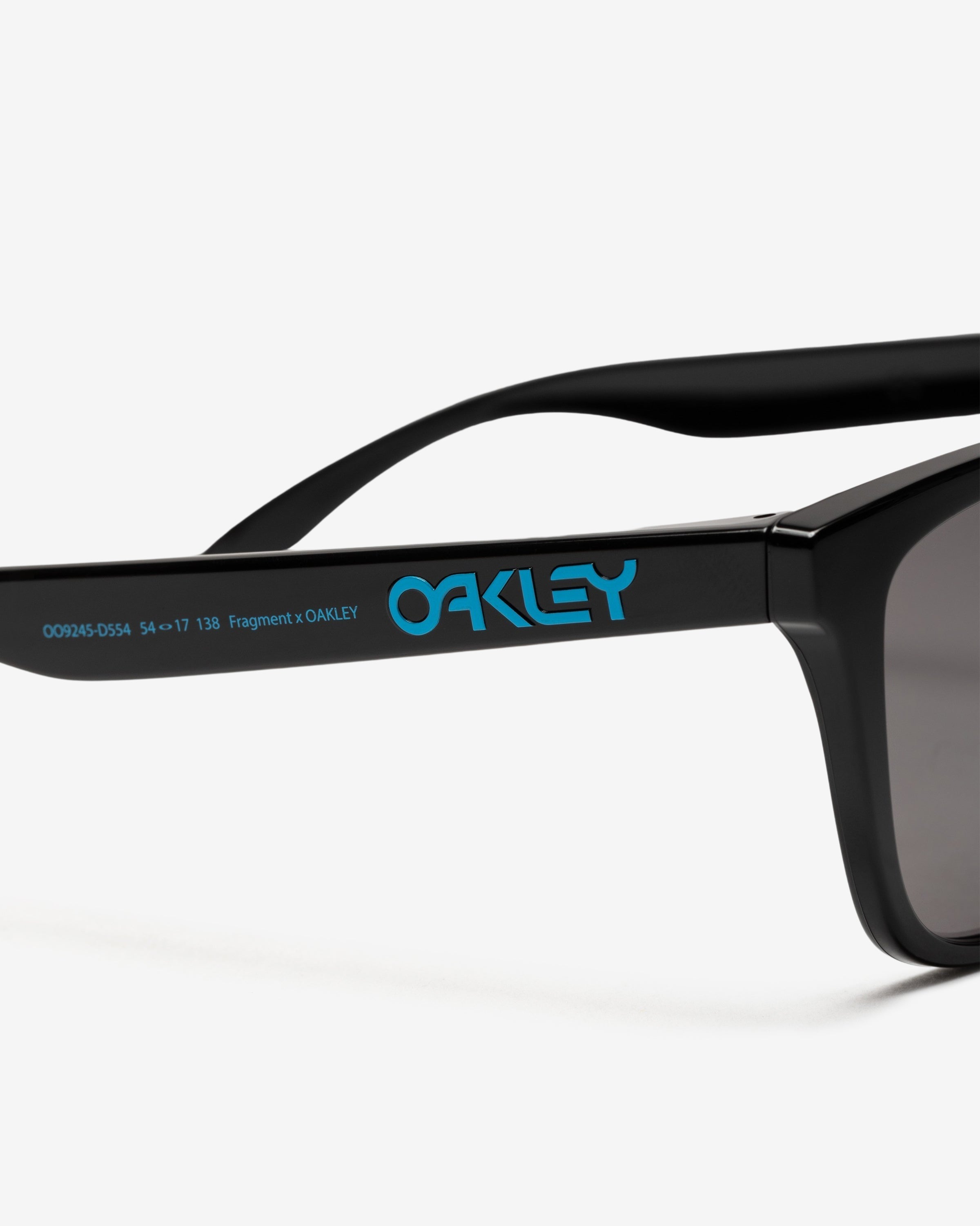 ✨早い者勝ち✨OAKLEY× FRAGMENT FROGSKINS-