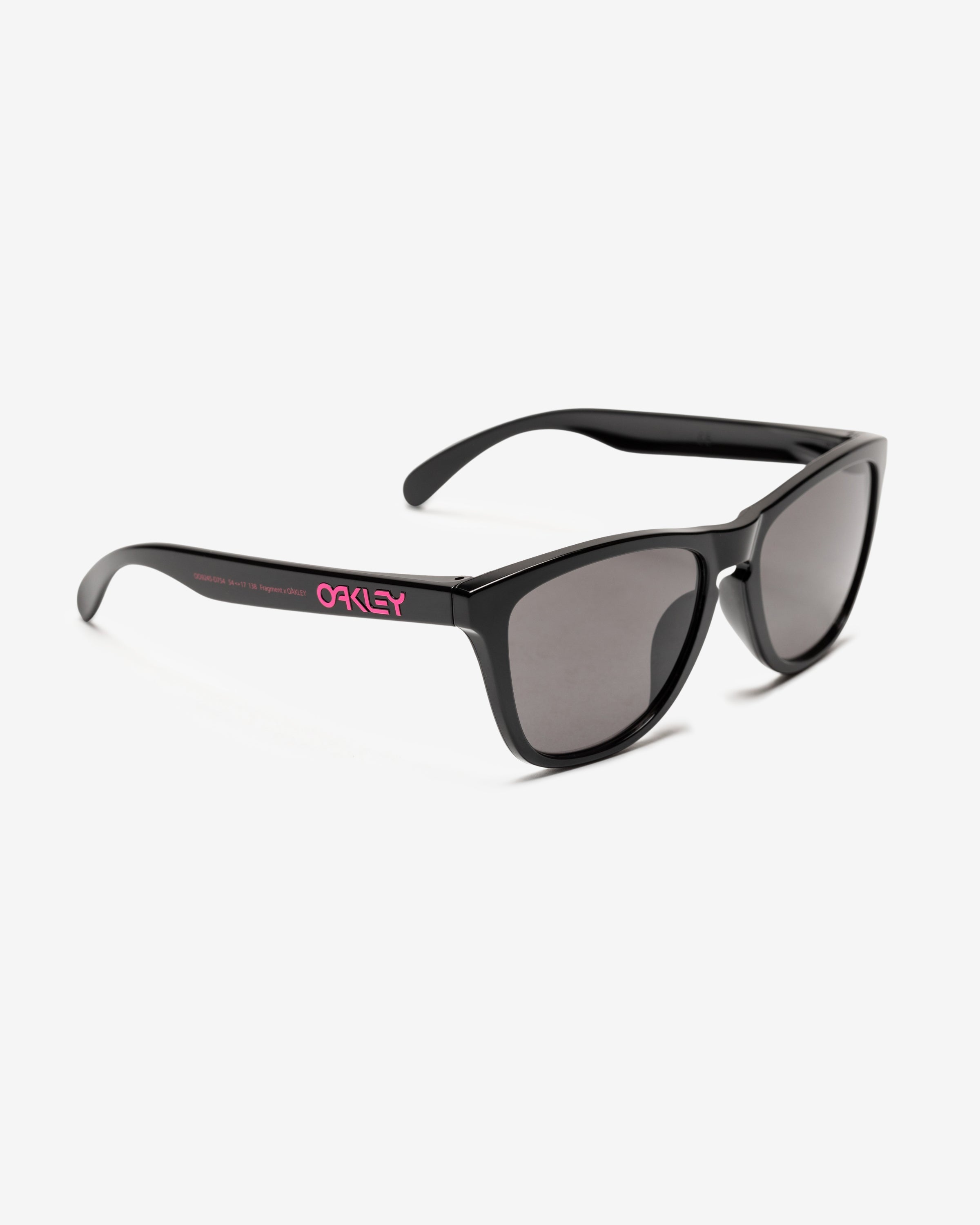 代引き人気 限定品 FRAGMENT x OAKLEY Frogskins Pink mandhucollege