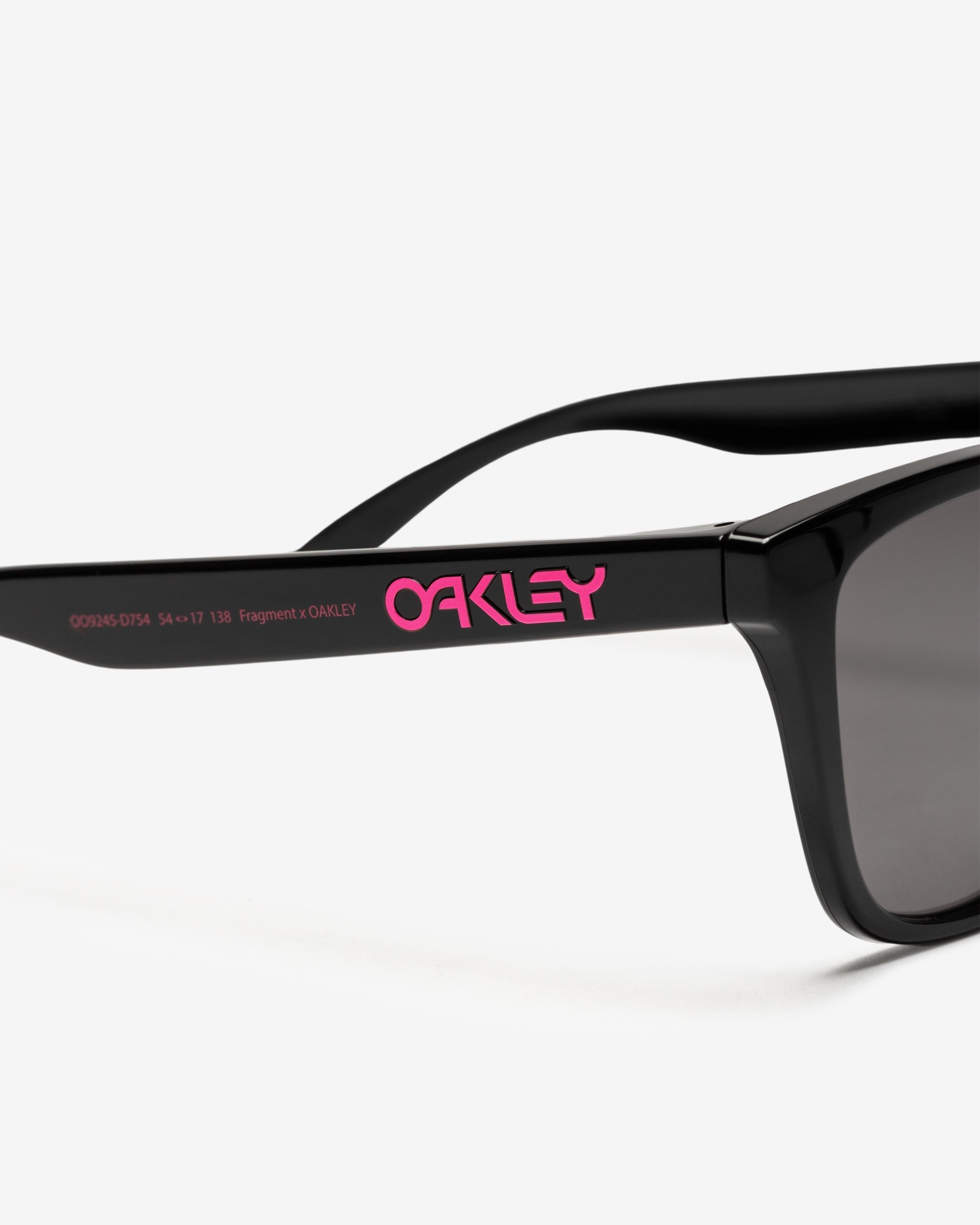 fragment OAKLEY FROGSKINS ピンク