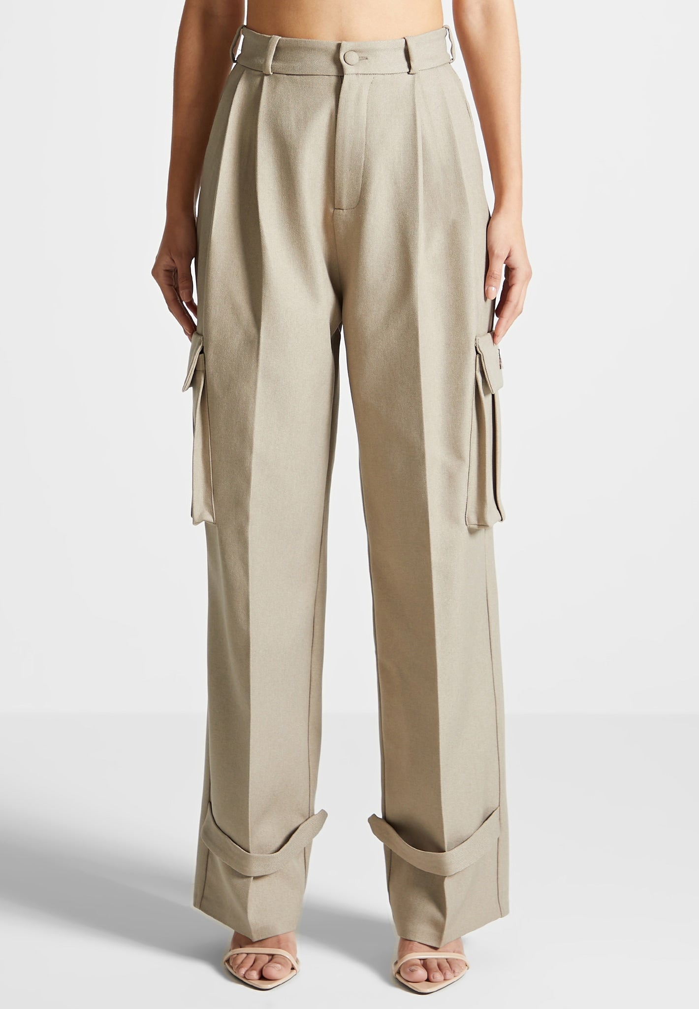 Tailored Pleated Cargo Trousers - Beige | Manière De Voir