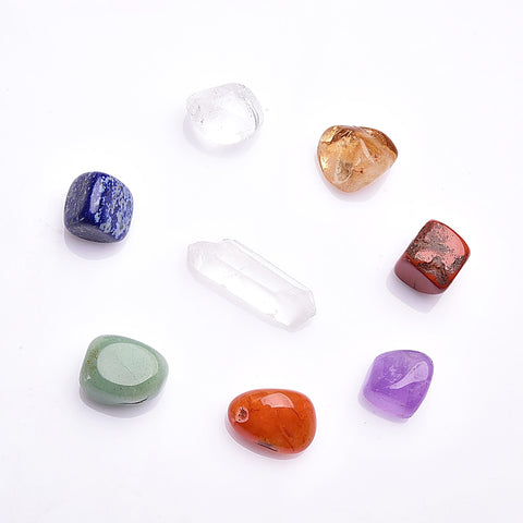 Conjunto de piedras preciosas de los chakras.