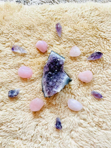 Crystal Grid mit Rosenquarz und Amethyst