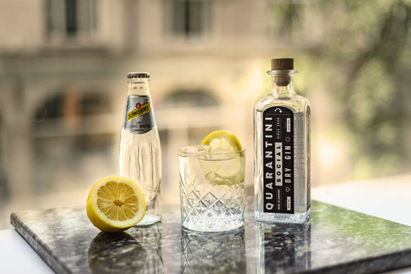 Quarantini Social Dry Gin und Schweppes Tonic Water