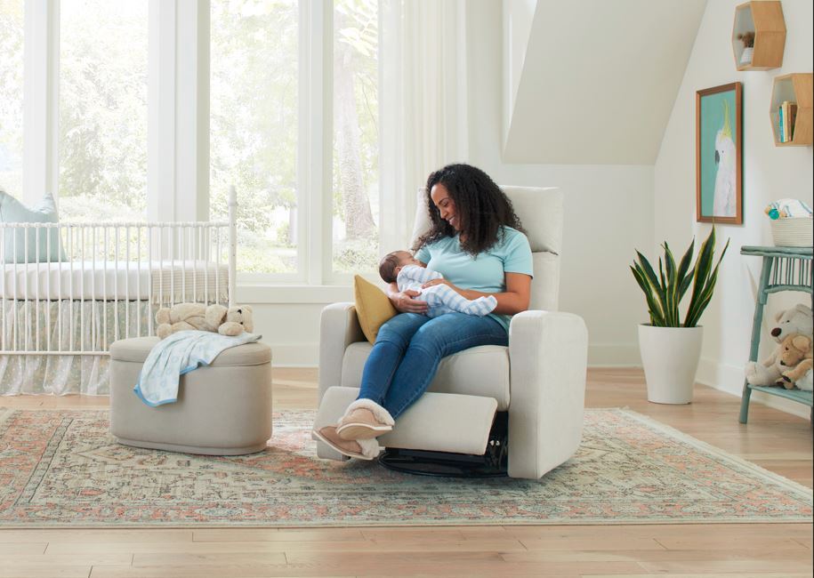 ALL THE MUST-HAVES TO SET UP A BREASTFEEDING STATION AT HOME