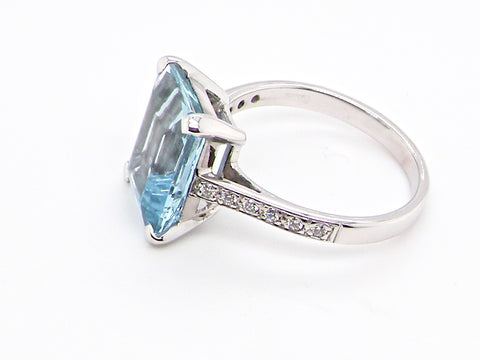 Aquamarine ring