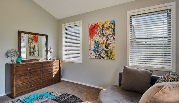 Timber Look Venetian Blinds White - Bedroom