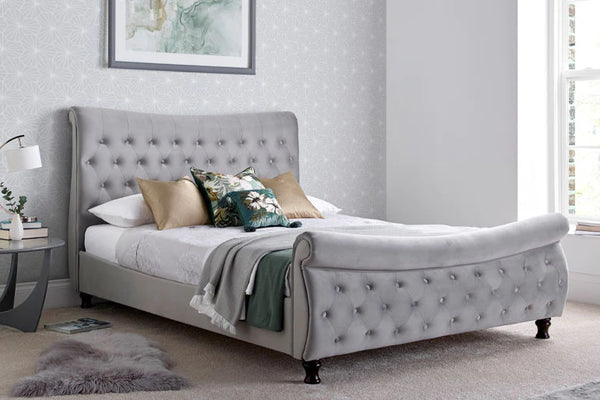 Pros and Cons of Sleigh Beds