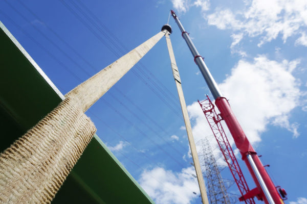 anchor shackles and web lifting sling lifting up structural beam