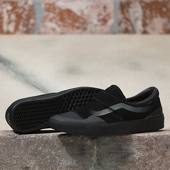 vans slip on blackout