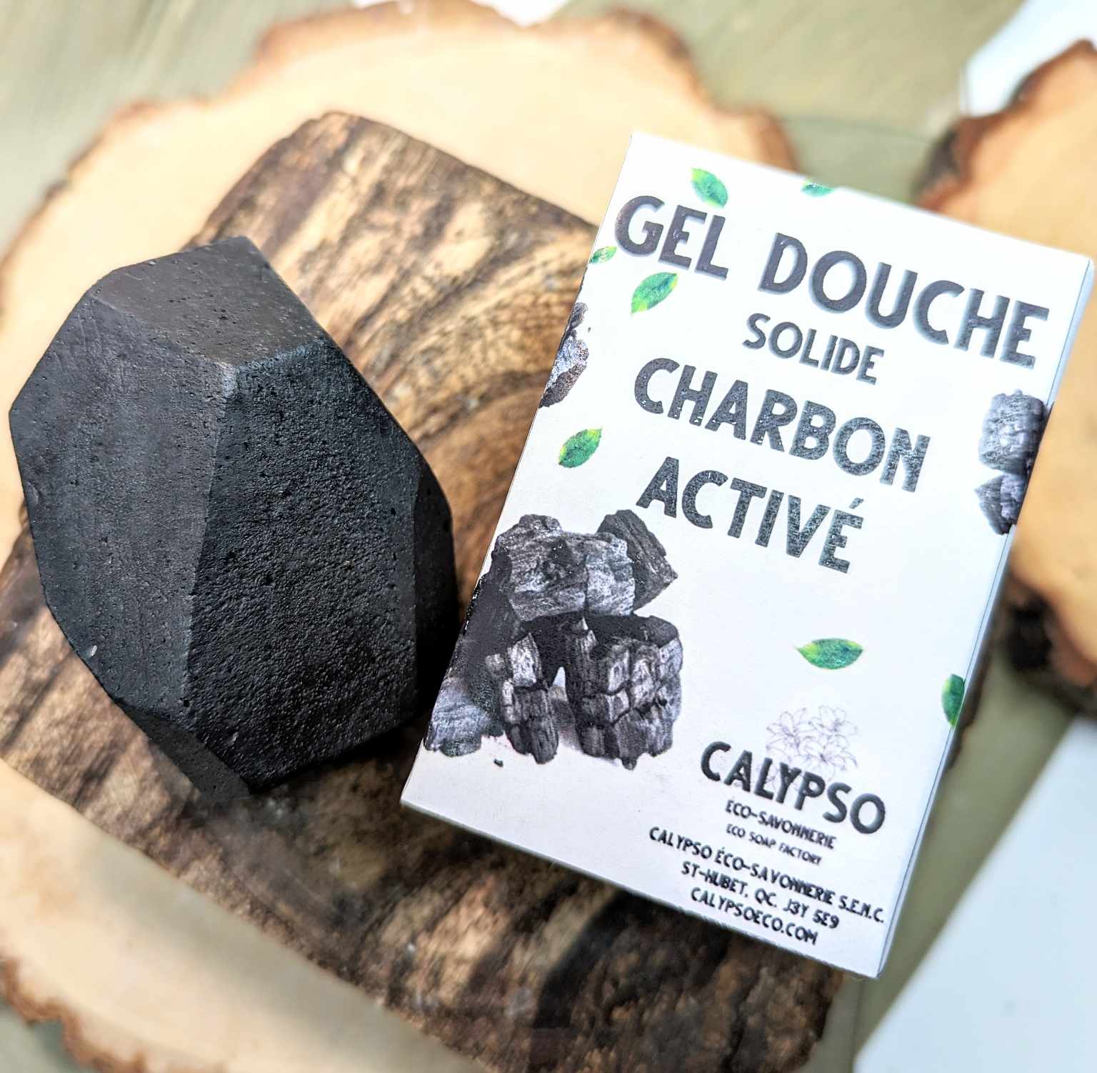 GEL DOUCHE solide au charbon activé - Activated charcoal shower gel bar