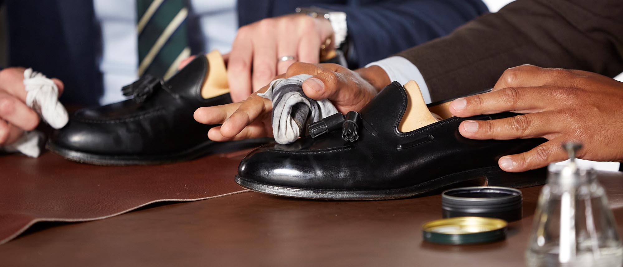 Saphir shoe polish, Shine and protect leather shoes