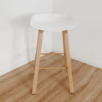 Mesa Eames con tapa blanca y patas de madera redondas – DECOINFINITY