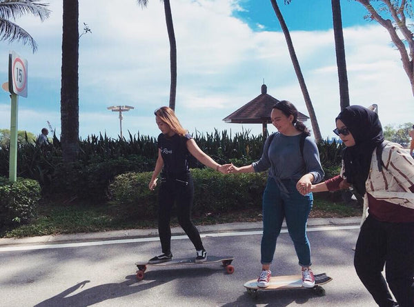 longboard girls supporting each other