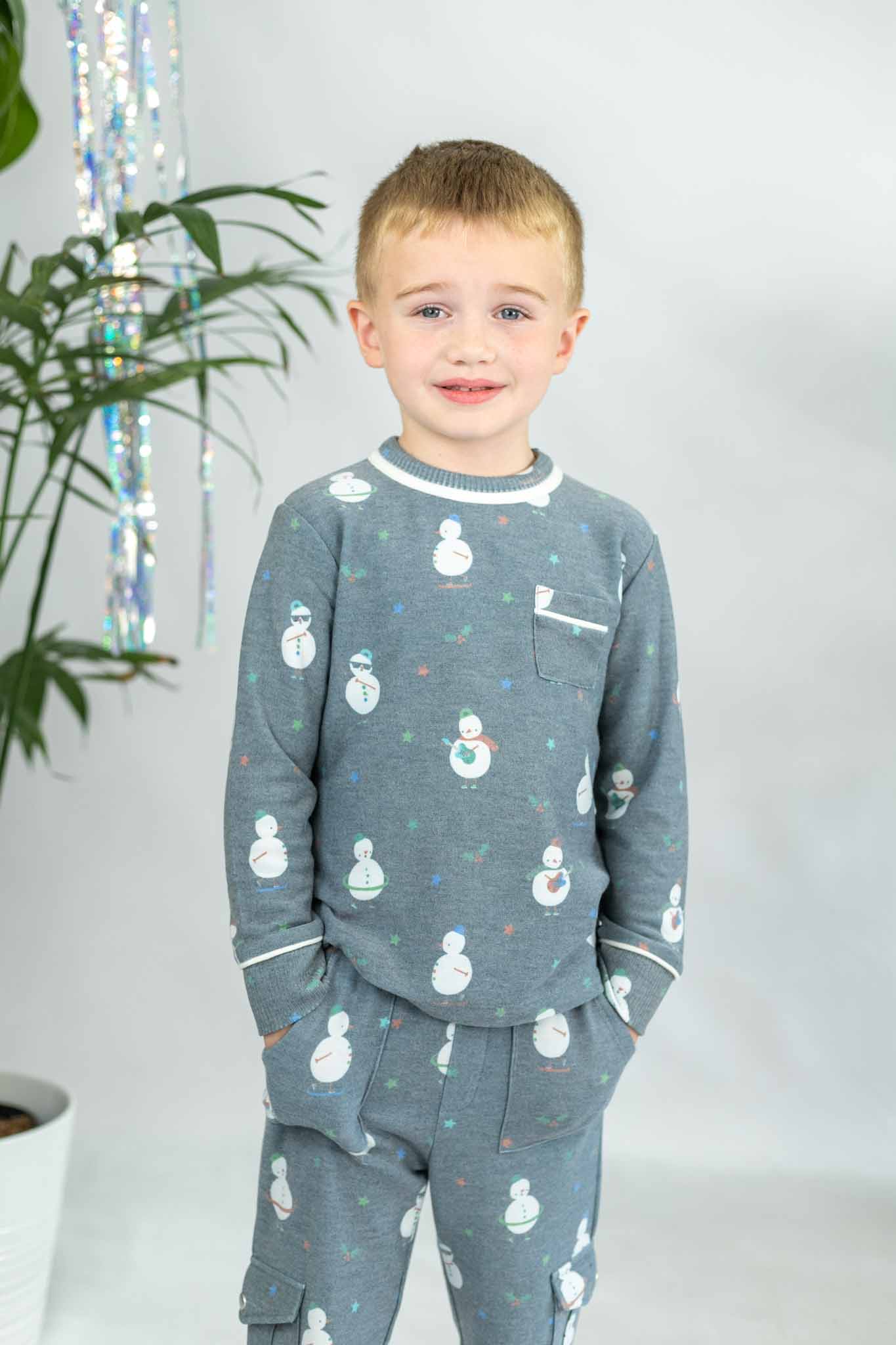 https://cdn.shopify.com/s/files/1/0283/4682/files/PineSnowmanFunPullover_ToddlerBoy_13_efb1c0ee-ee30-4827-a39e-25f7daa03f81.jpg?v=1693940760