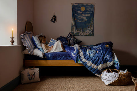 Girl reading in bed with Forivor duvet and quilt