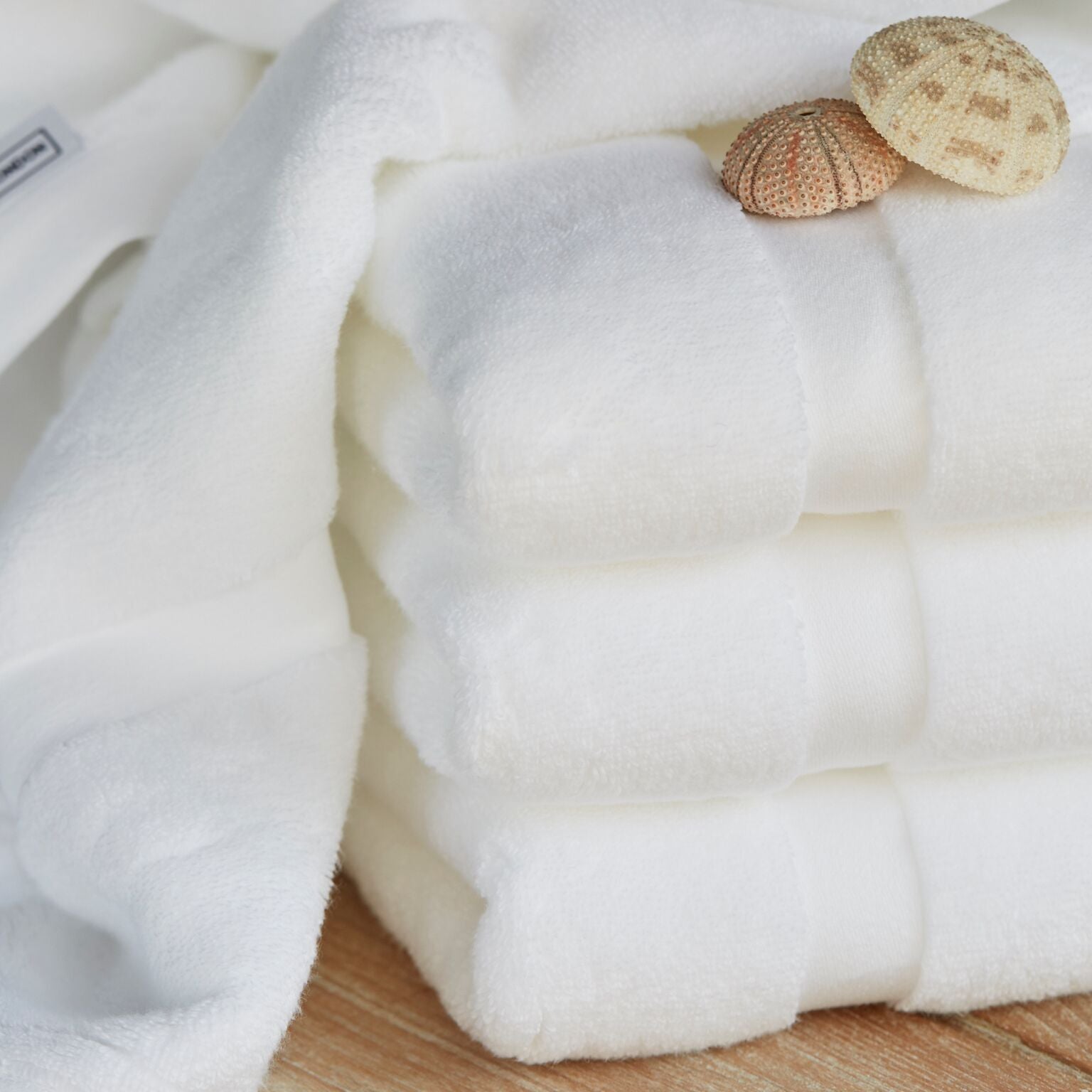 Signature Luxurious & Fluffy Hand Towel – London and Avalon