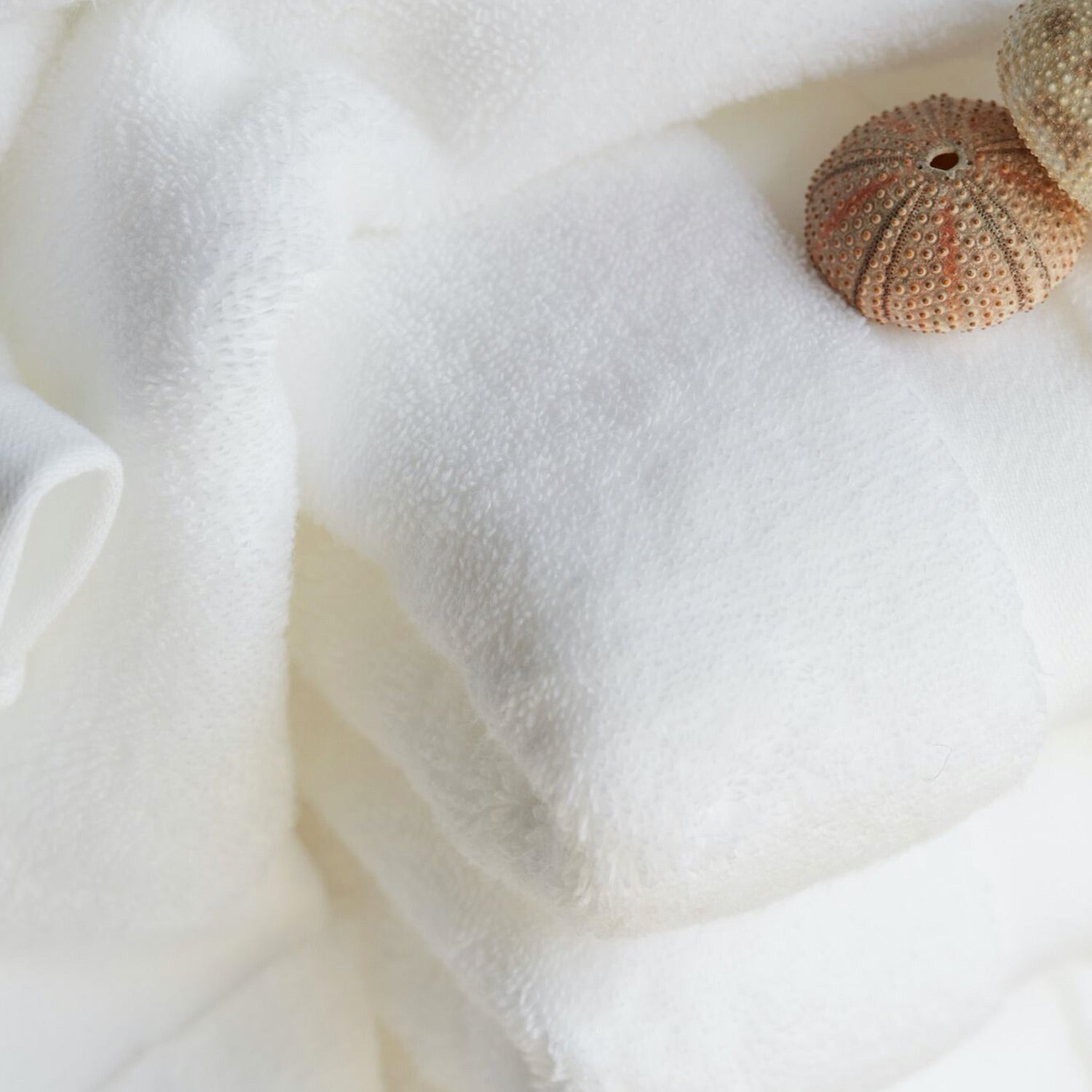 Signature Luxurious & Fluffy Bath Towel – London and Avalon