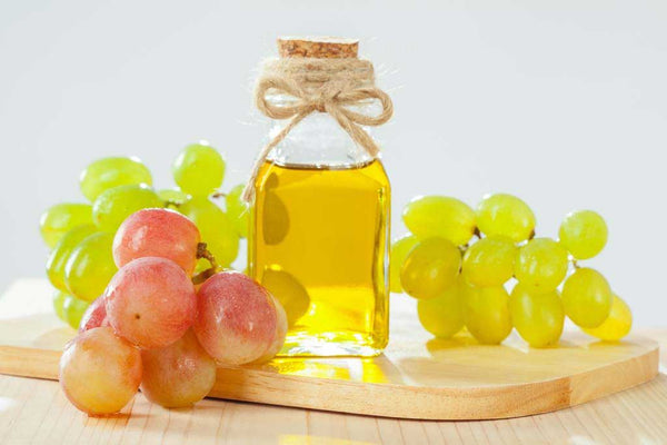 Castor-Oil-and-Grapeseed-oil-for-Dark-Circle