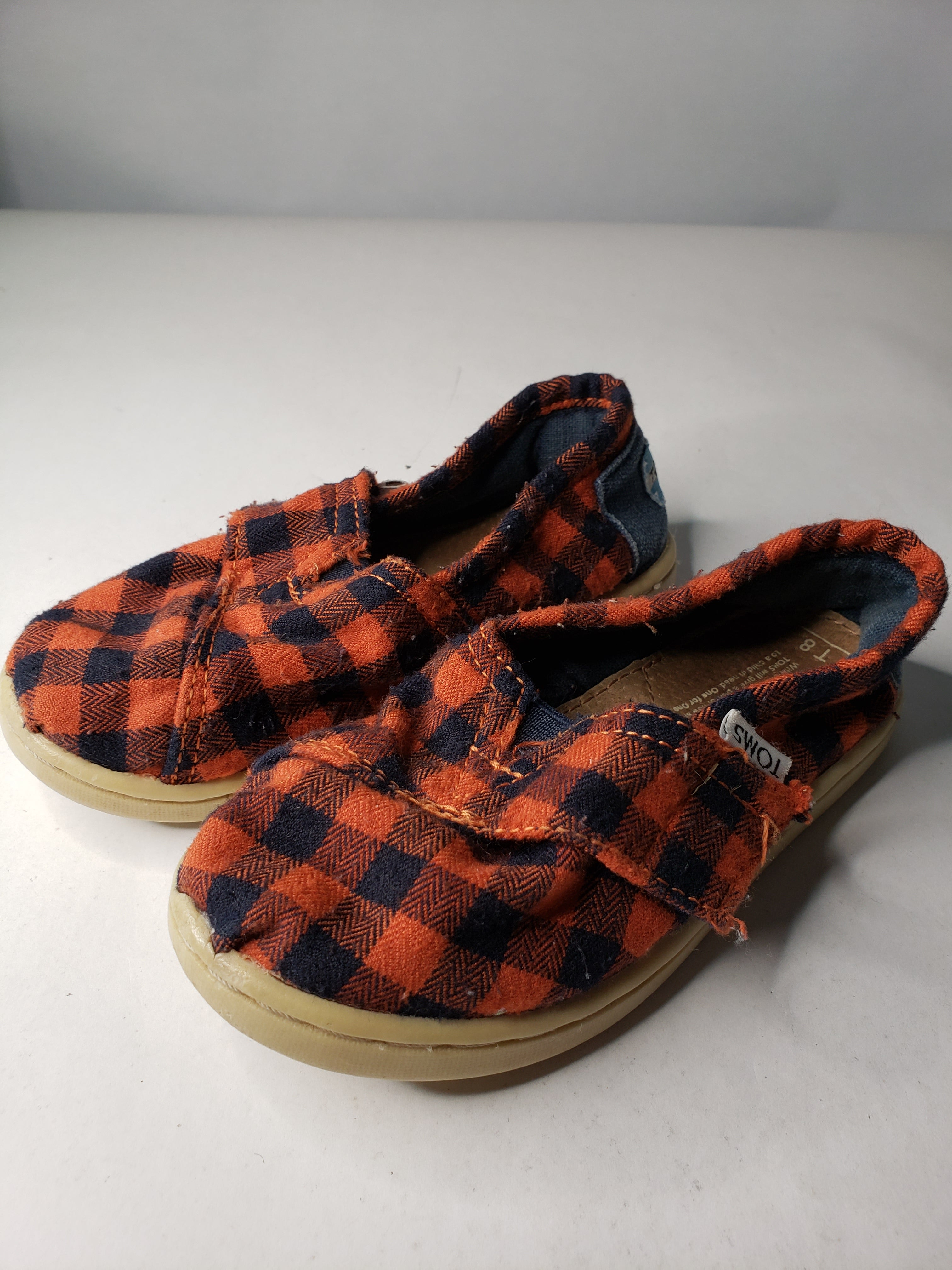 checkered toms