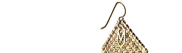 Image of back side of mesh earring with attached signature link