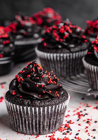 Halloween ‘Blood’ Filled Cupcakes – Tala Cooking
