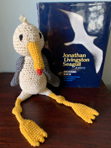 crochet seagull propped up in front of the Jonathan Livingston Seagull book