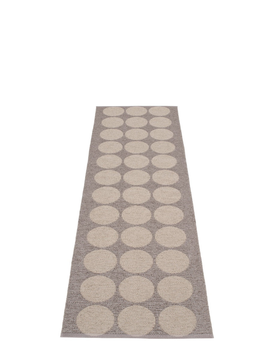 Pappelina Svea Plastic Rug - Mud Metallic/Mud, 2 1/4' x 5 1/4