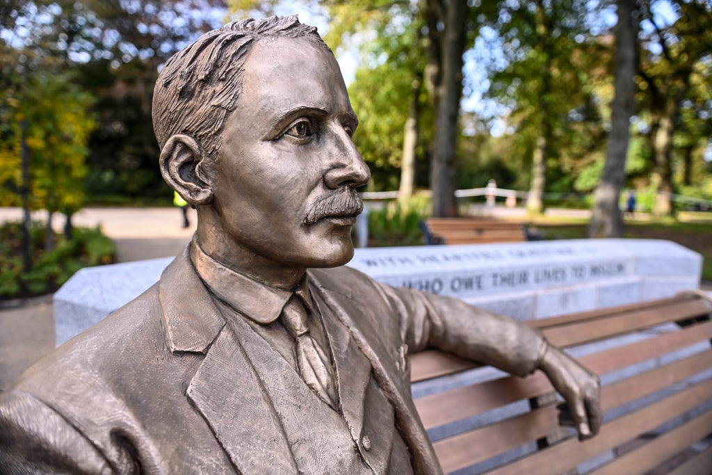 Memorial to John JR Macleod, co-discover of insulin.