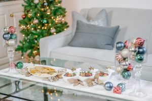 holiday tablescape, decor, plates
