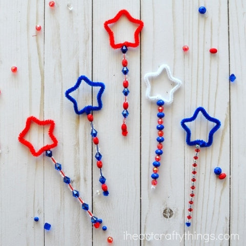 DIY bubble wands for kids using pipe cleaners. This is a fun idea to do with kids this summer. 