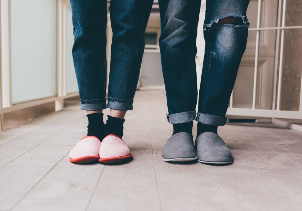 mens vs womens slippers