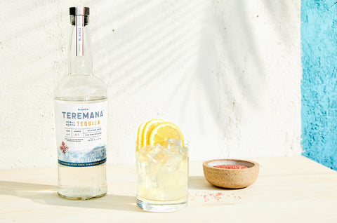 Teremana Lemonade cocktail next to Teremana Blanco bottle