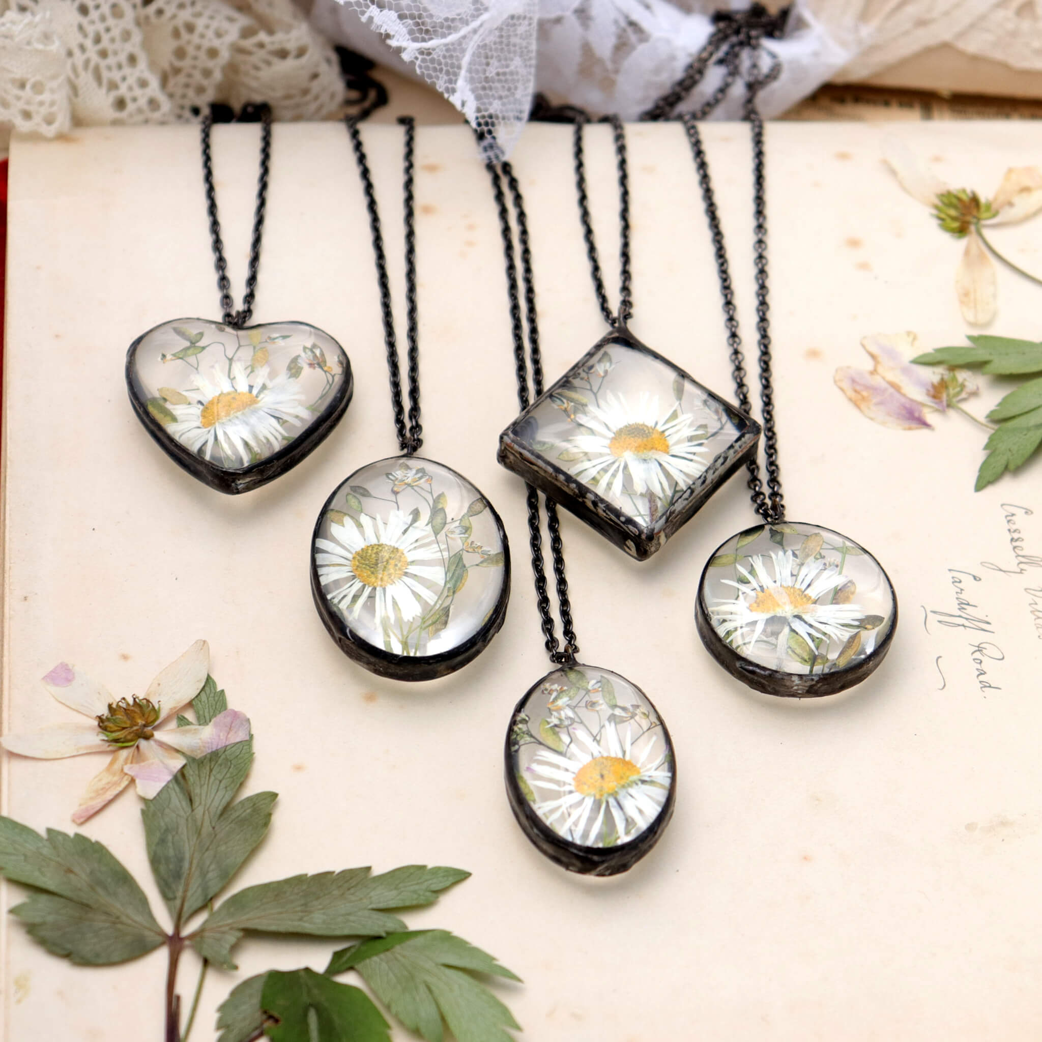 Birthmonth Flower Small Botanical Necklace