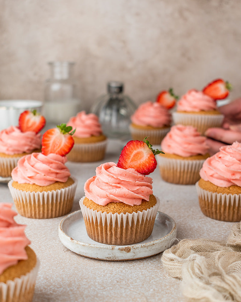 Recette de Cupcakes à la vanille avec crème au beurre à la fraise de GoGo Quinoa