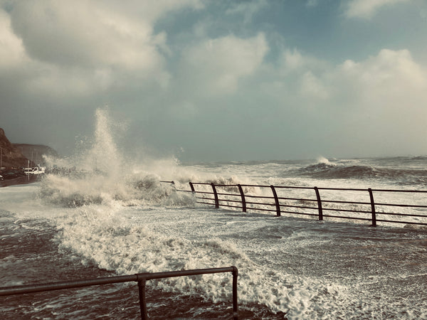 oldtownhaus, storm Eunice, beach being pounded by waves, Hastings east Sussex 