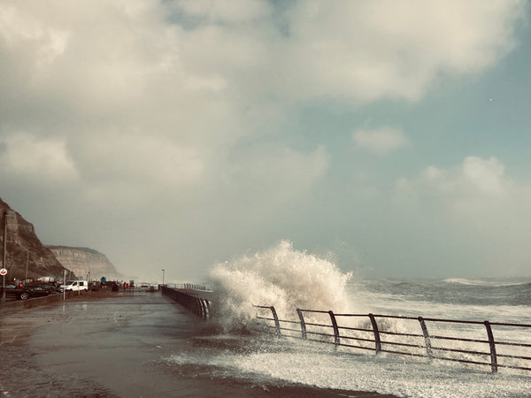 oldtownhaus, storm Eunice, beach being pounded by waves, Hastings east Sussex 