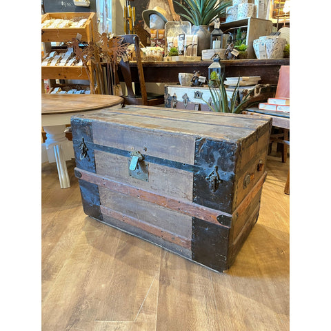 Vintage Trunk – Lady of the Lake