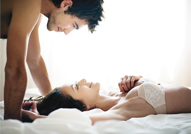 5 Posisi Seks untuk Memuaskan Pasangan di Kamar Hotel