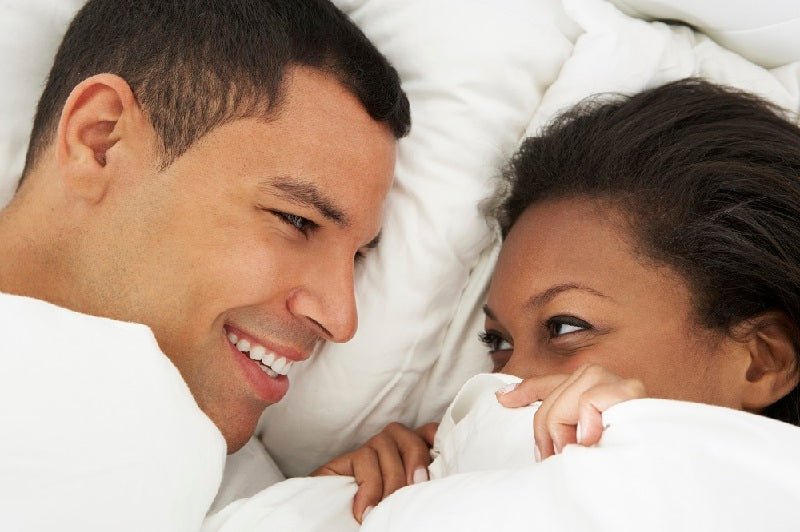 7 Posisi Tidur yang Membuat Gairah Seksualitas Si Dia Meningkat