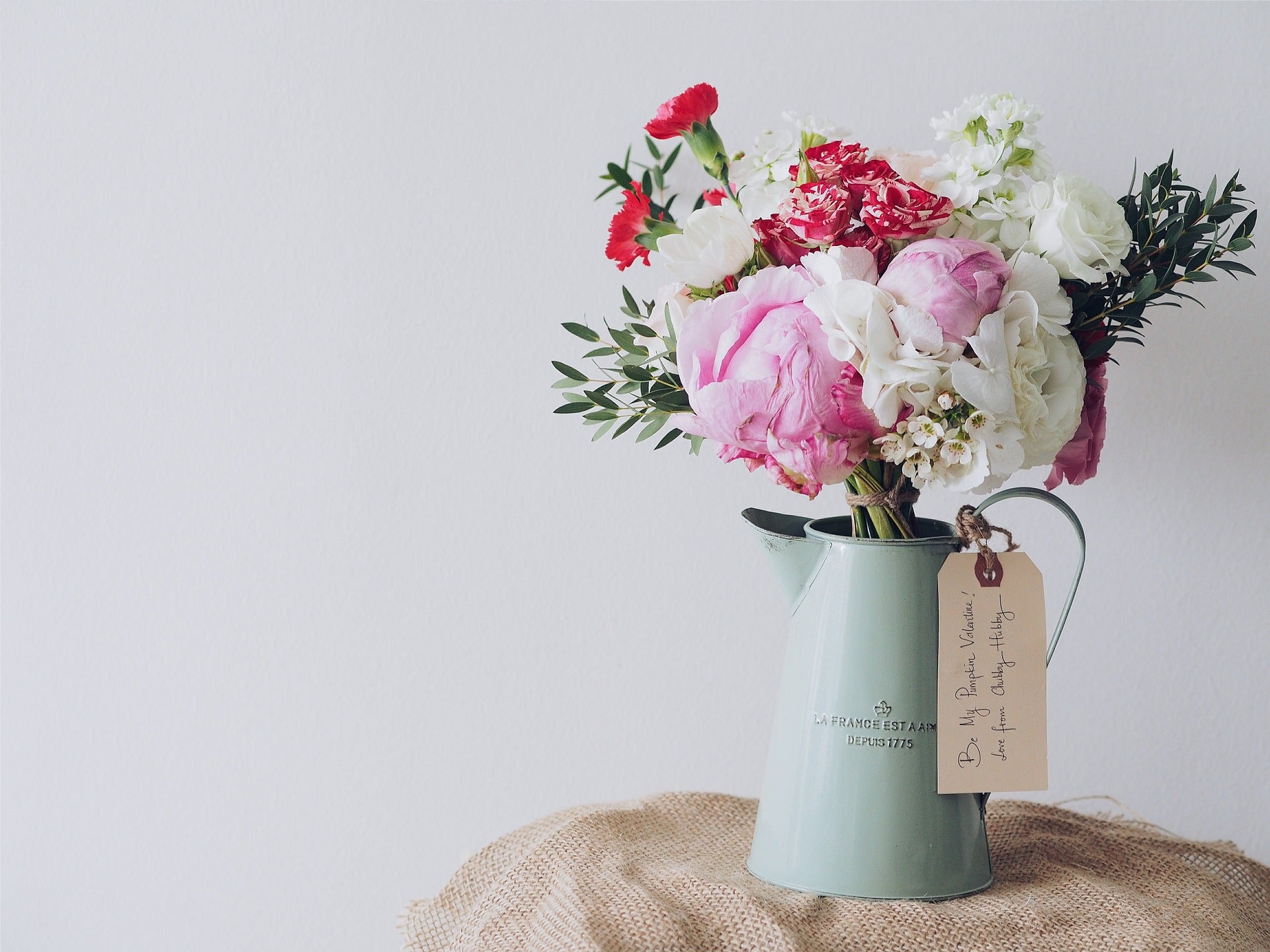 Buket atau Vas Pilih Rangkaian Bunga yang Tepat untuk Momen Spesial Anda