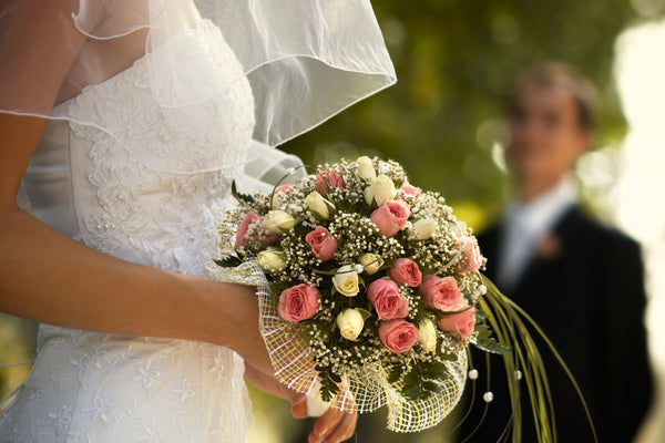 Bunga buket pernikahan (credit : cdn.shopify.com)