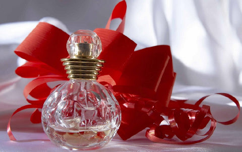 10 Alasan Memilih Parfum Sebagai Hadiah