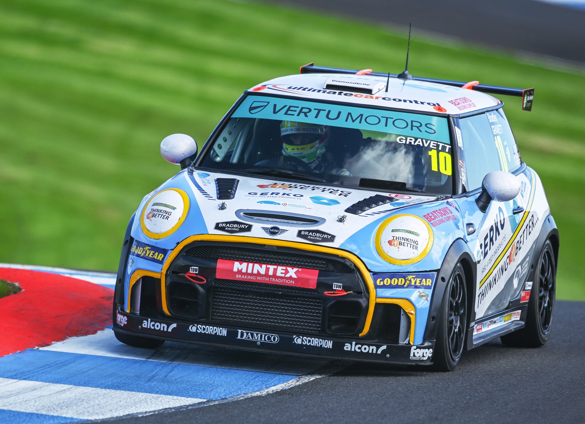 Bradley Gravett Gains Ground with Battling Knockhill Performance