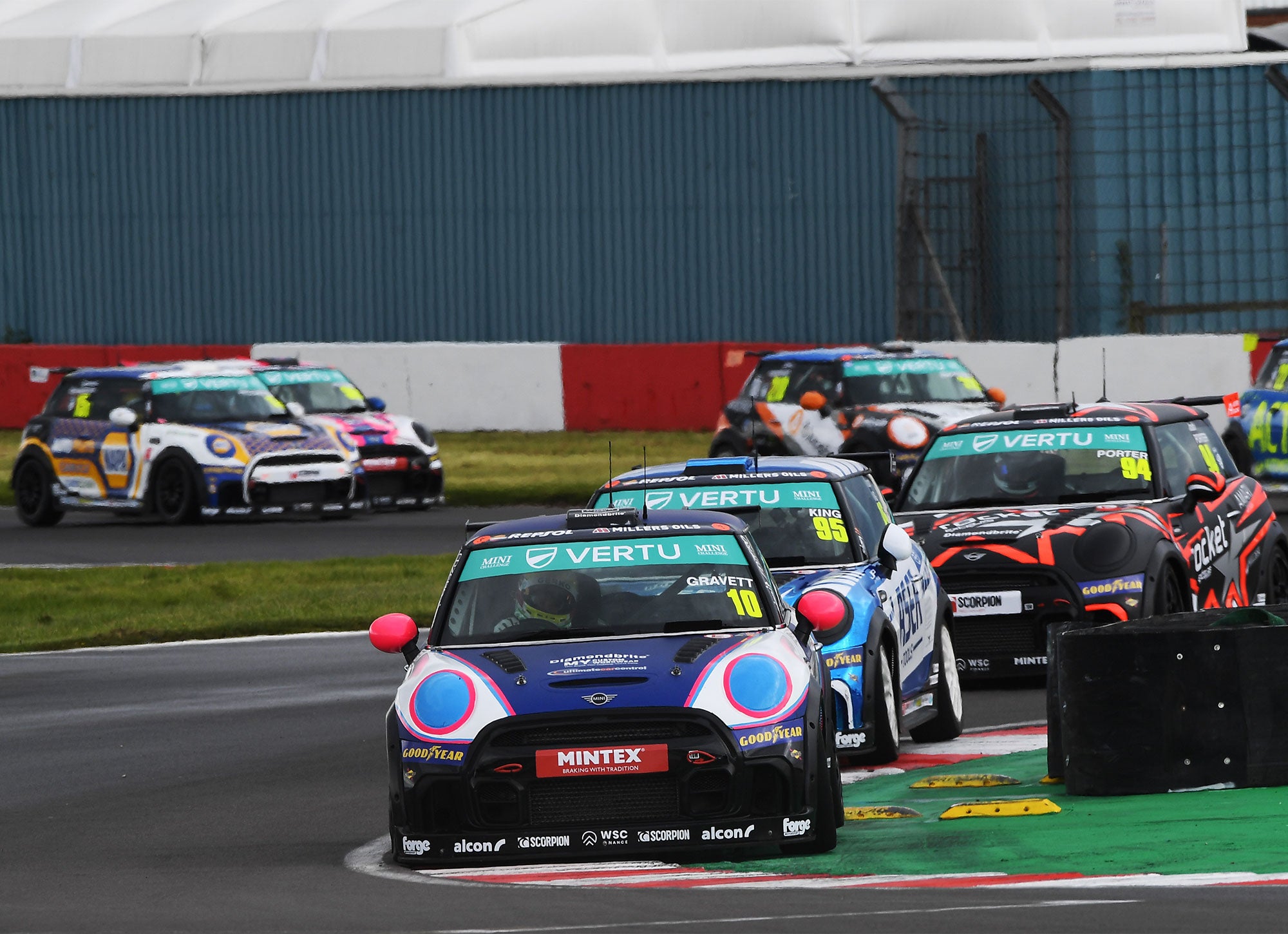 Bradley Gravett shows pace as new MINI CHALLENGE campaign kicks off